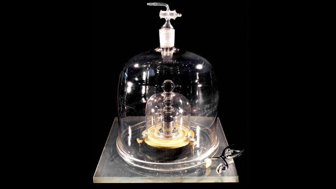 kilogram standard under bell jar.jpg